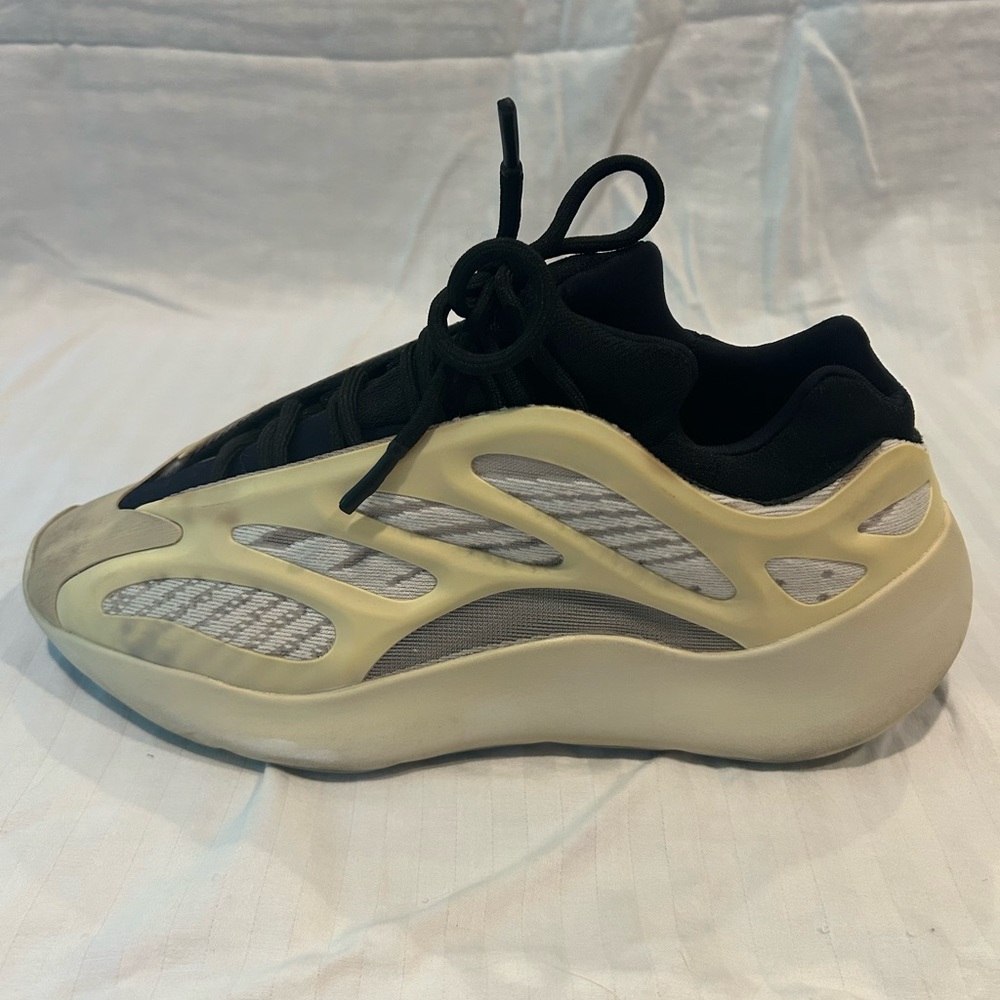 Adidas Yeezy Boost 700 V3 Azael Mens 8 - Picture 4 of 9
